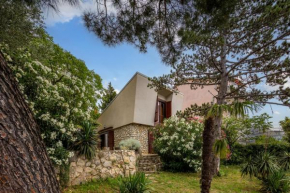 Lovely Holiday Home By The Sea - Happy Rentals